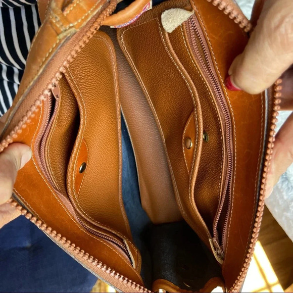 Vintage Dooney & Bourke All-Weather Leather Shoulder Bag Made in USA - Picture 10 of 16